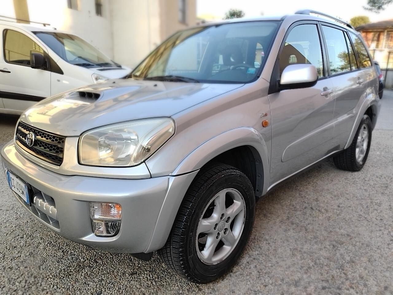 Toyota RAV 4 2.0 Tdi D-4D 5p Sol + Gancio