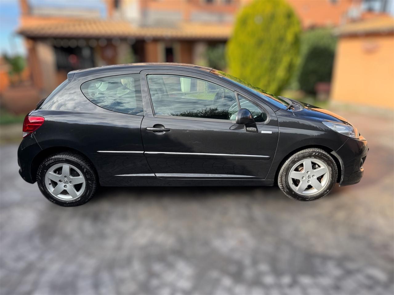 PEUGEOT 207 1.4 benzina - POCHI KM - 2010