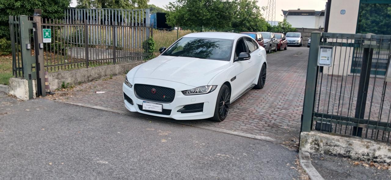 Jaguar XF 2.0 D 180 cv automatica look sportivo