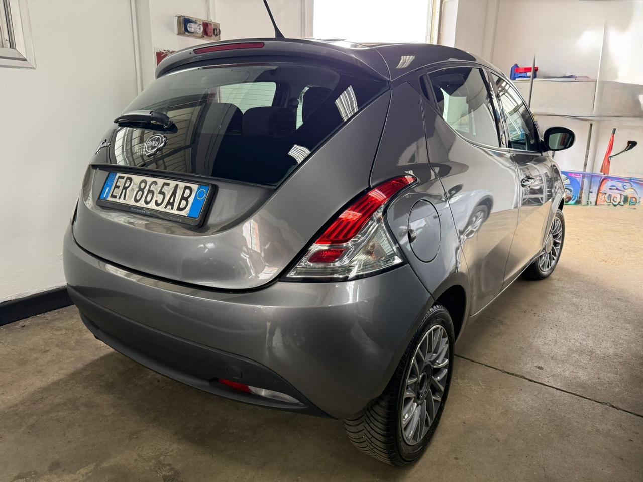 Lancia Ypsilon 1.2 69 CV 5 porte GPL Ecochic Gold