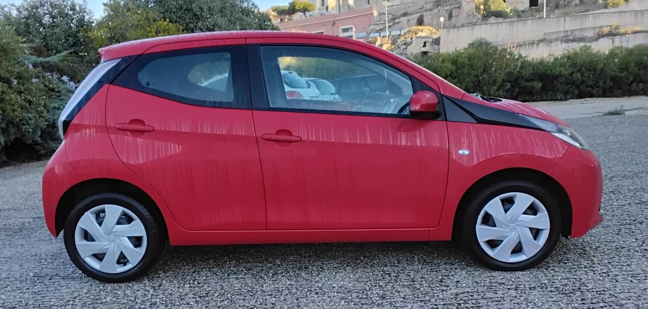 Toyota Aygo 1.0 VVT-i 69 CV 5 porte x-cite