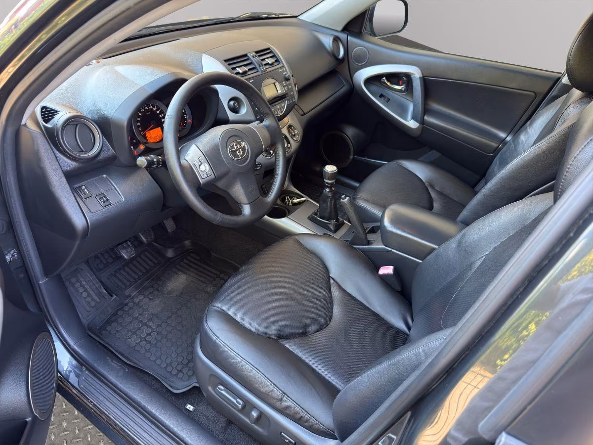 TOYOTA - RAV4 - 2.2 D-Cat 177CV Luxury pelle