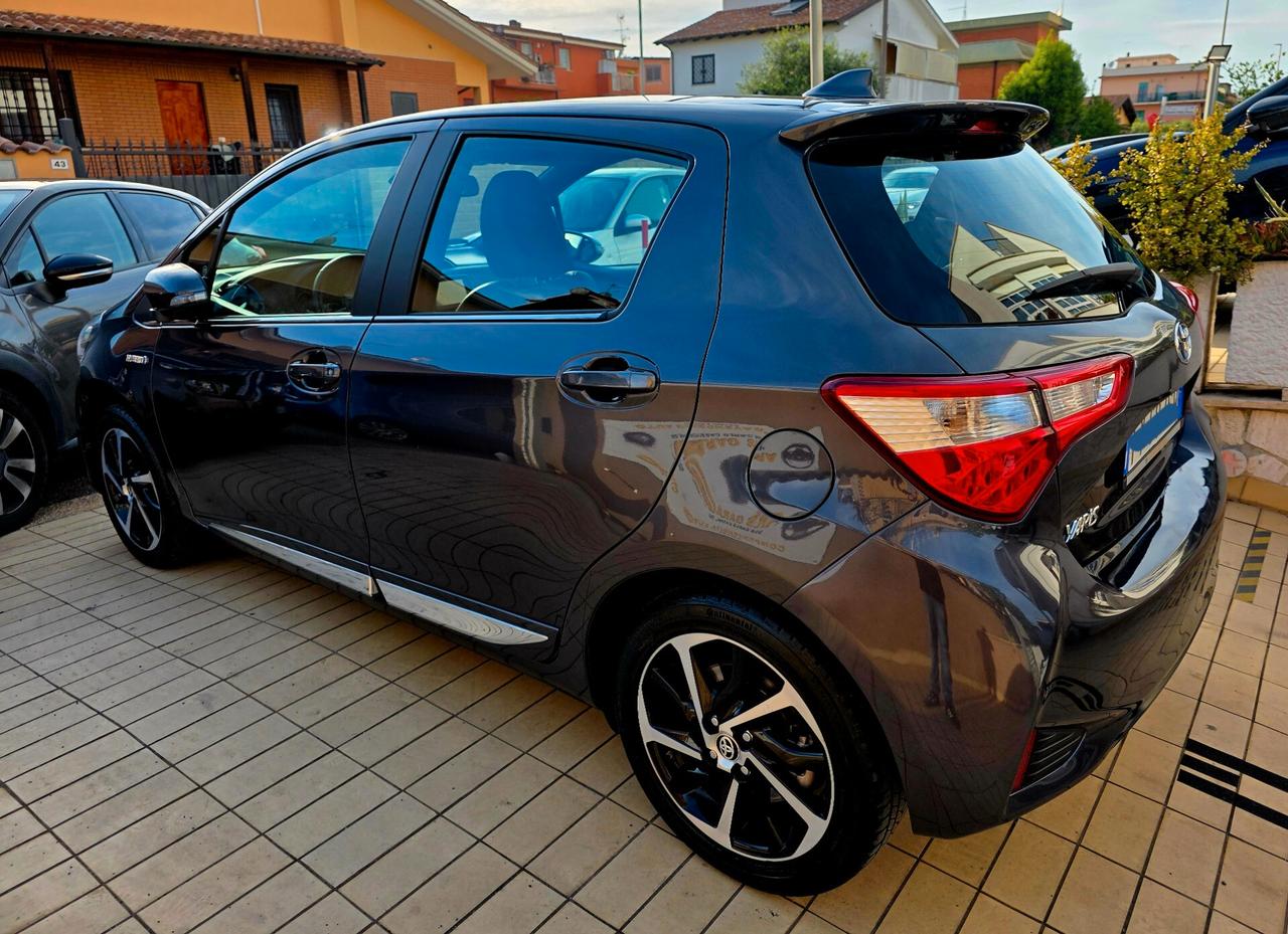 Toyota Yaris 1.5 Hybrid 5 porte Lounge Blue