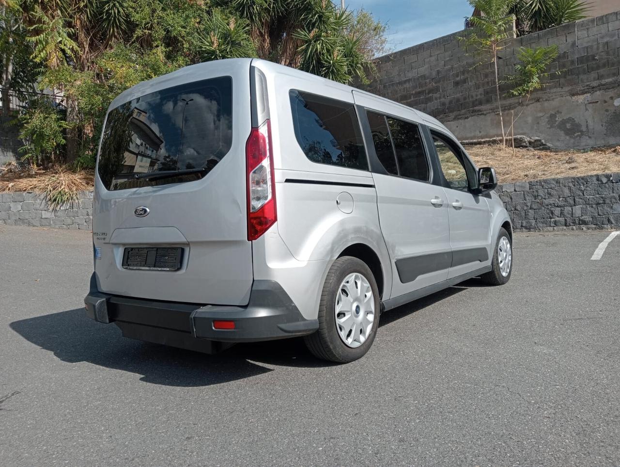 Ford Tourneo Connect Pianale ribassato con rampa disabili in carrozzina