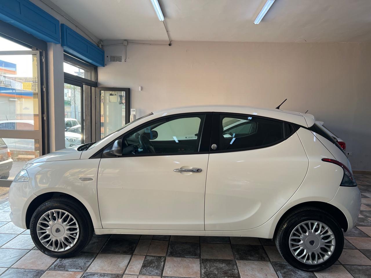 Lancia Ypsilon 0.9 TwinAir 85 CV 5 porte Metano Ecochic Platinum
