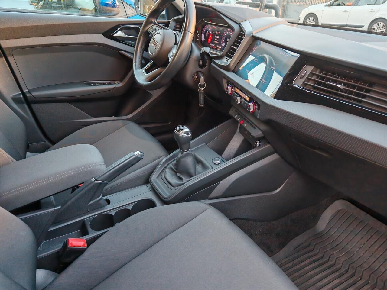 Audi A1 citycarver 30 TFSI Identity Contrast