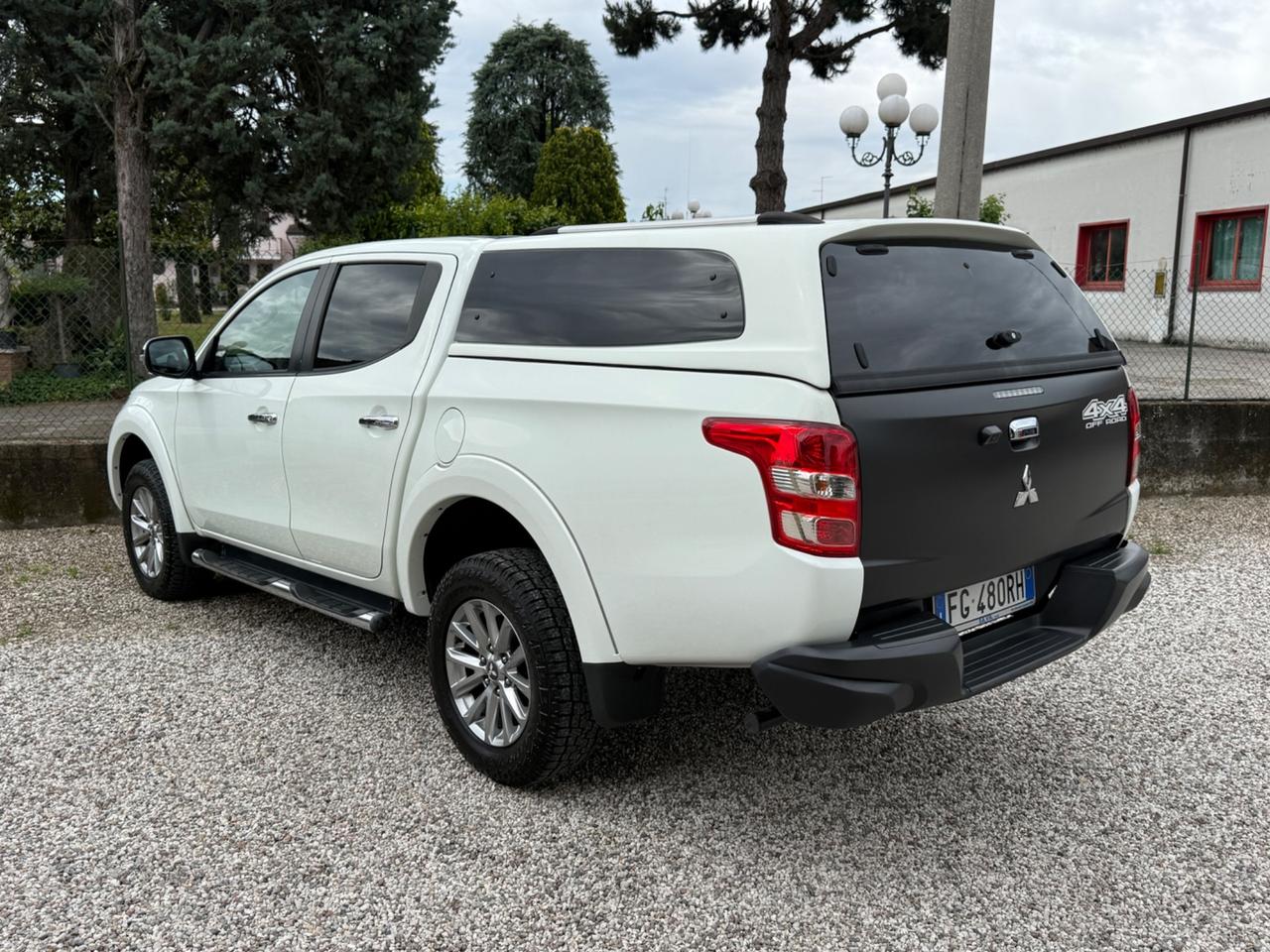 Mitsubishi L200 2.4 DI-D/181CV Double Cab Intense Hp Mivec SDA