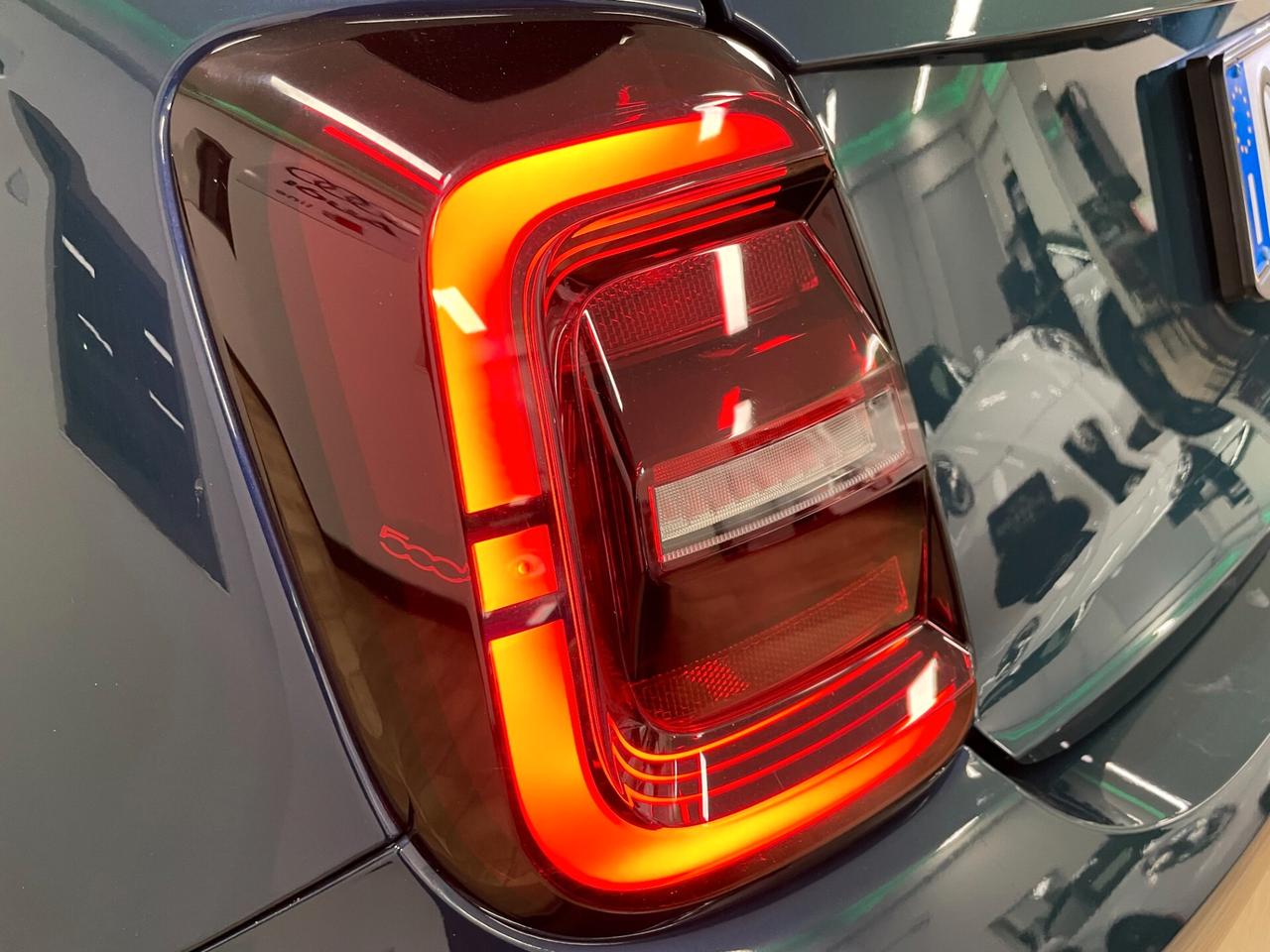 Fiat 500e Icon - Pack style Ocean Blue Metallic