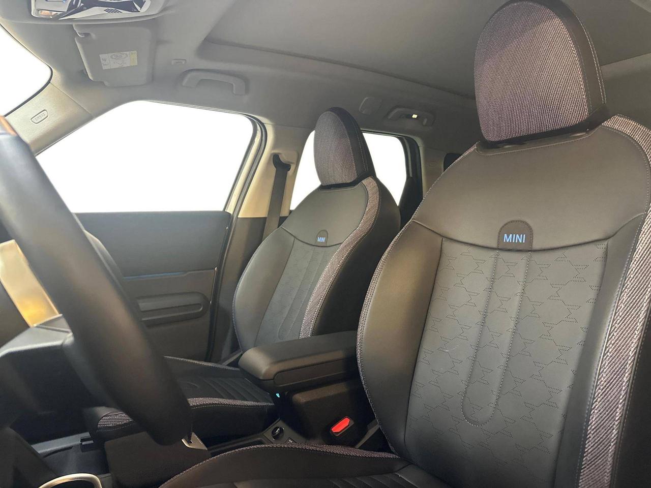 MINI Countryman D 48V "Pacchetto M" Classic