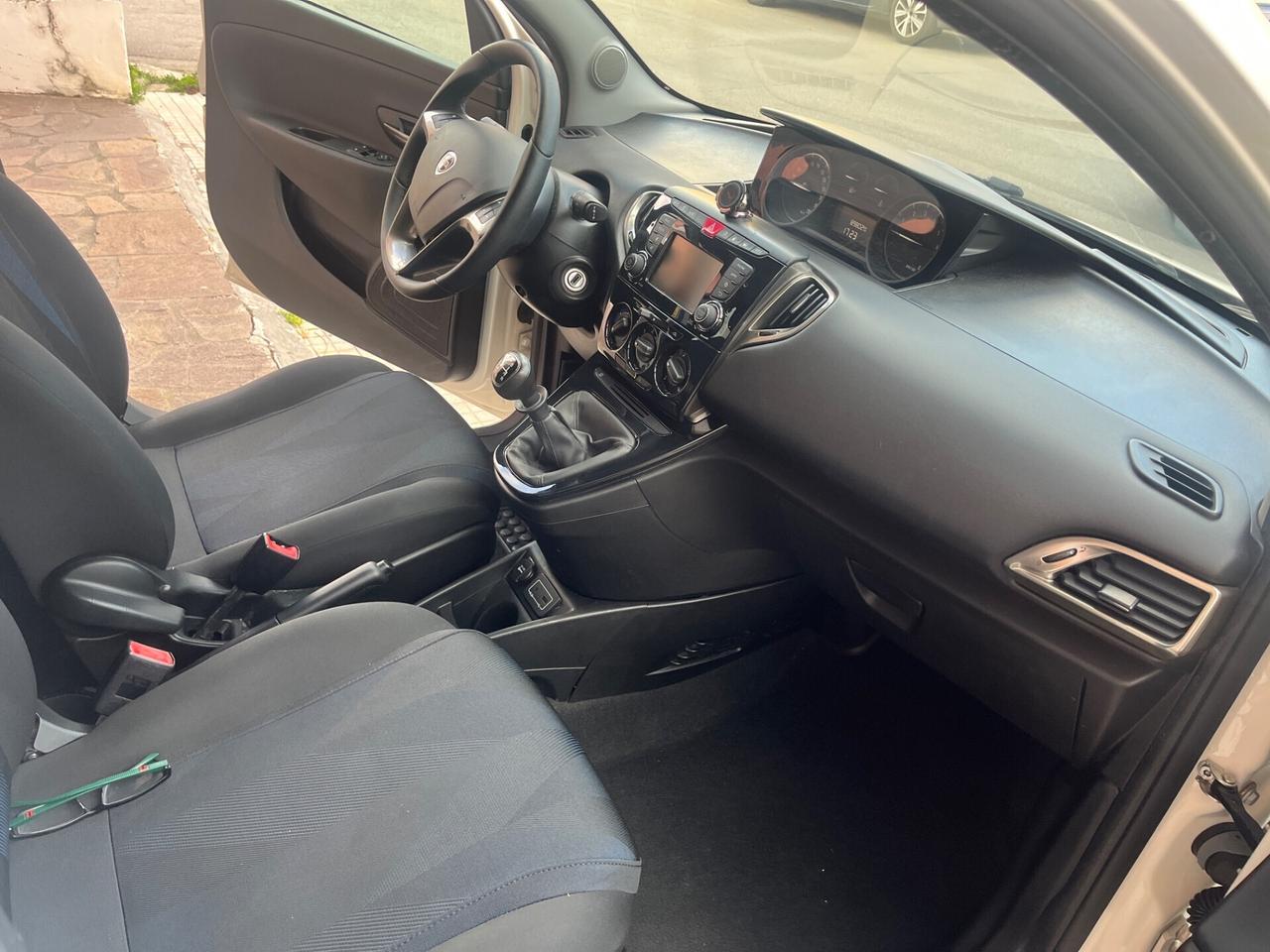 Lancia Ypsilon 0.9 TwinAir 85 CV 5 porte Metano Ecochic Gold