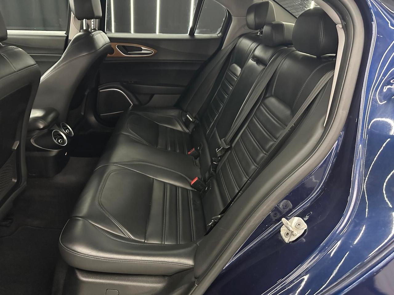 Alfa Romeo Giulia 2.2 Turbodiesel 210 CV AT8 AWD Q4 Veloce