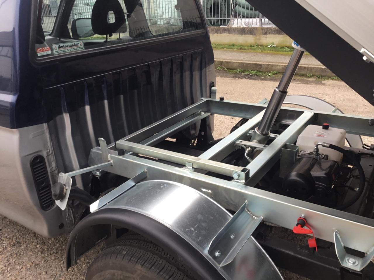 Mitsubishi L200 2.5 TDI 4WD Club cab cassone ribaltabile