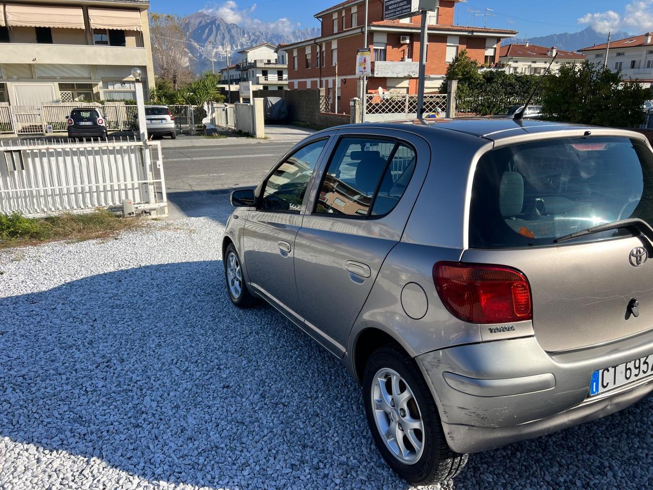 Toyota Yaris 1.3i 16V cat 5 porte Sol