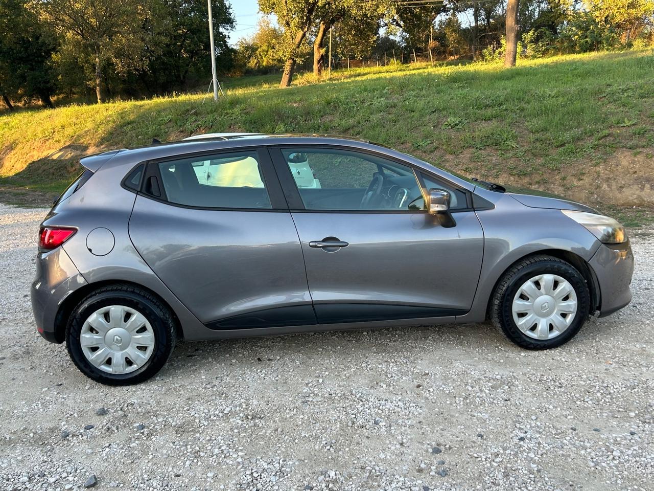 Renault Clio 1.2 75CV GPL 5 porte neopatentati permute