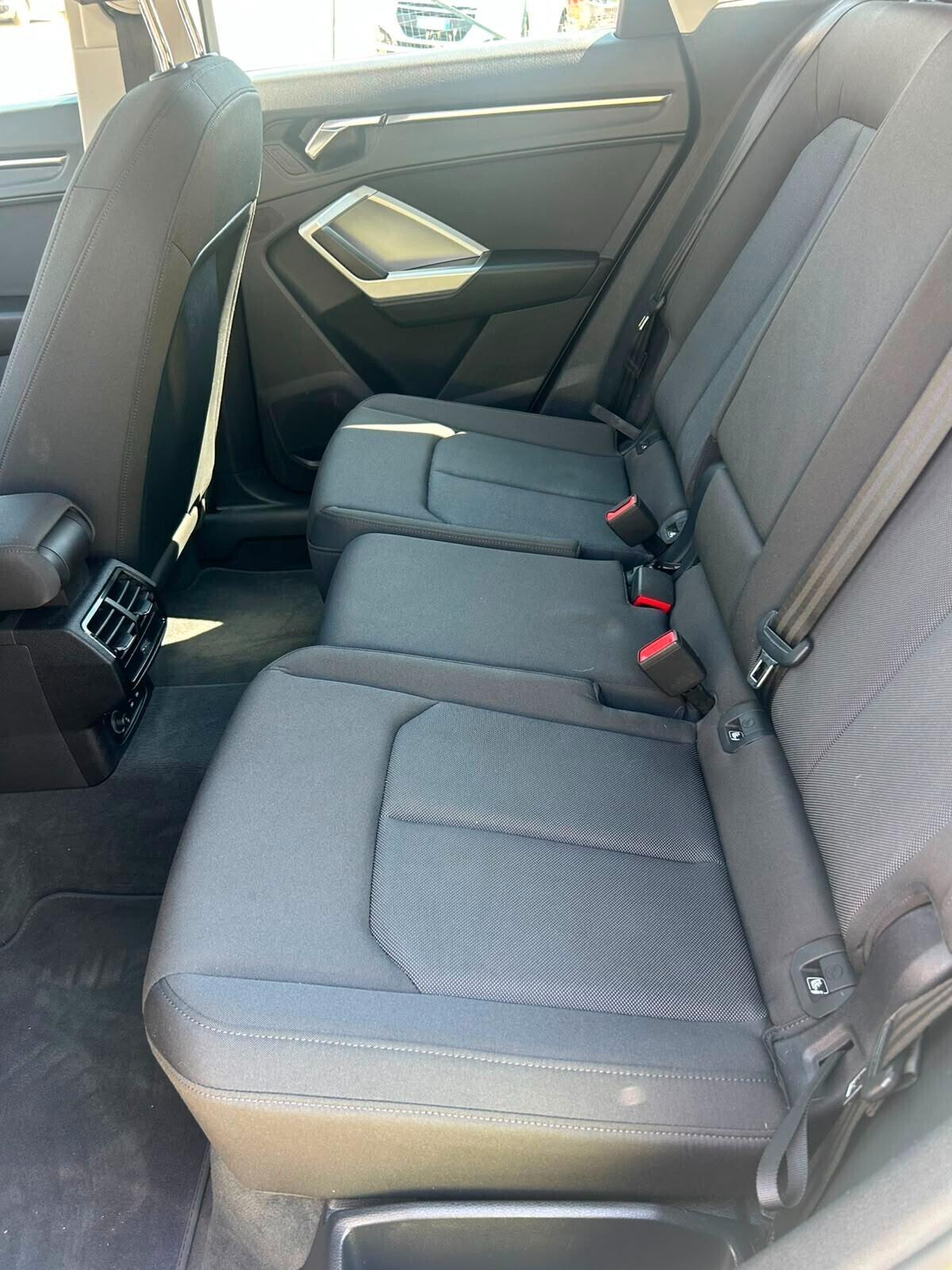 Audi Q3 35 TDI S tronic Business Sport