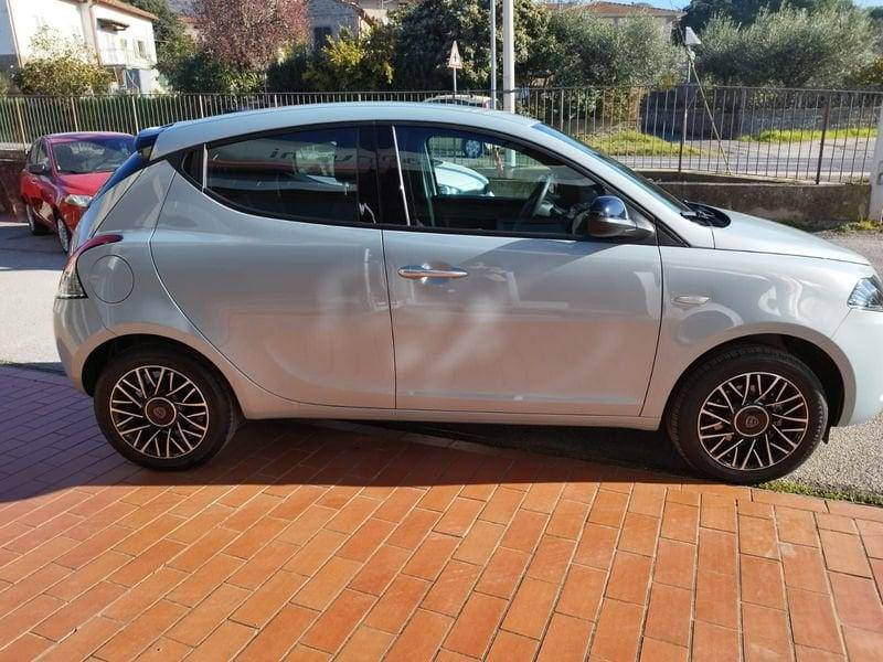 Lancia Ypsilon 1.0 FireFly 5 porte S&S Hybrid Platino