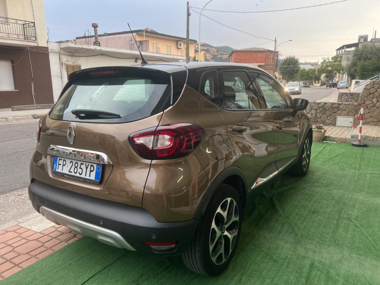 Renault Captur dCi 8V 110 CV Start&Stop Energy Initiale Paris