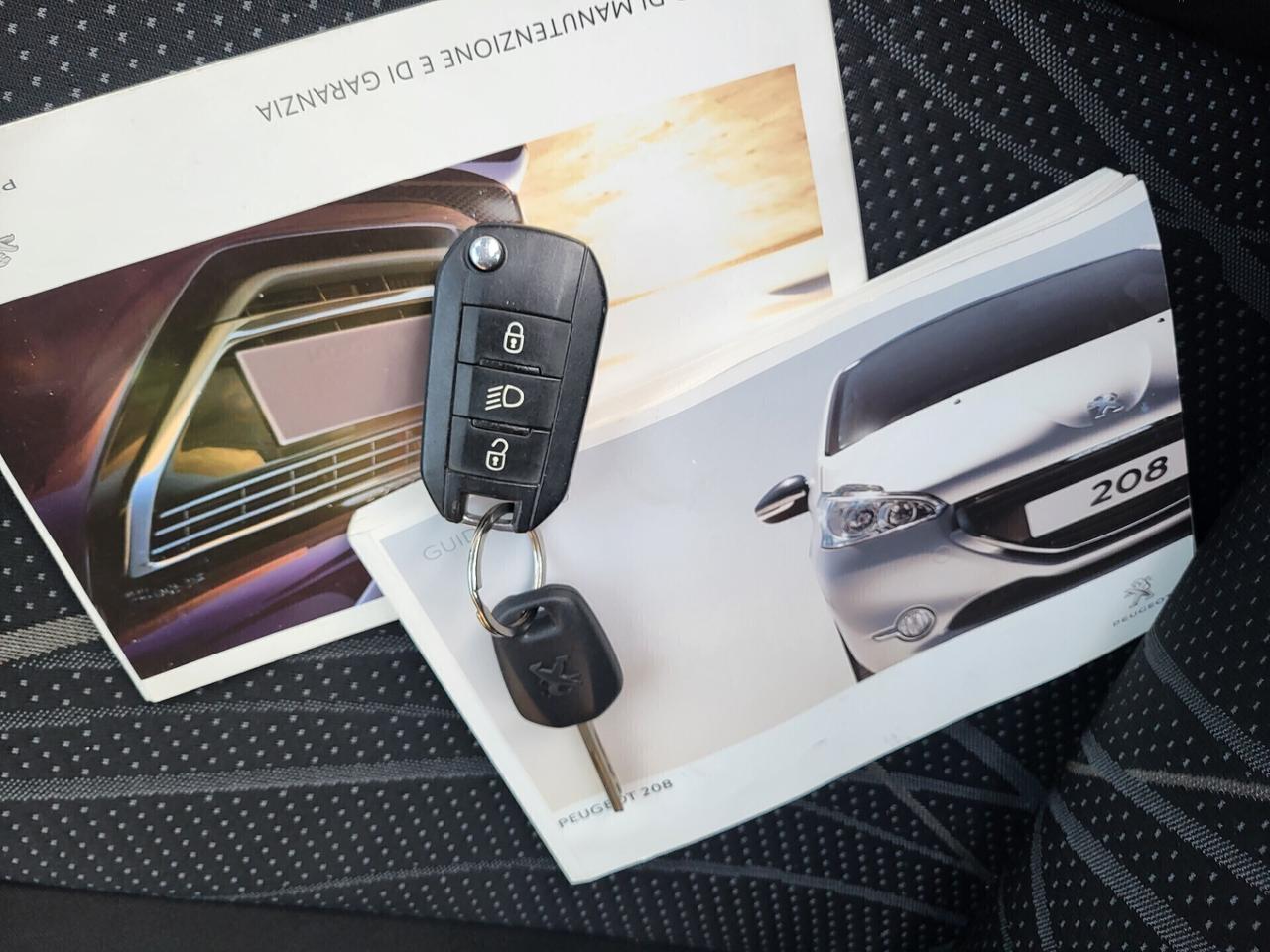 PEUGEOT 208 1,4 HDI-UNICA PROPRIETAR-4 REVISIONI