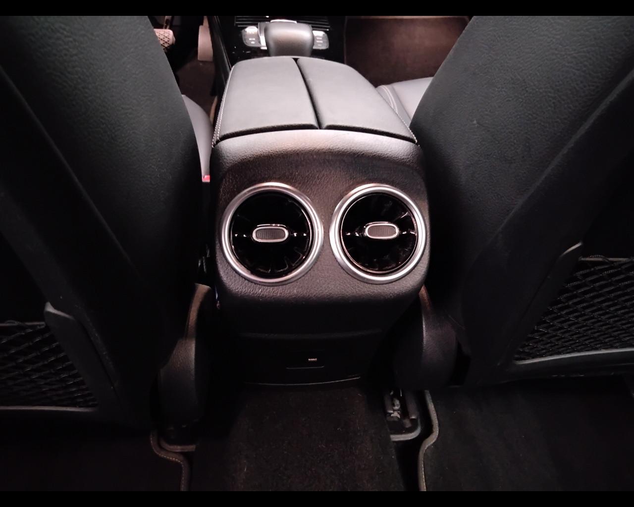 Mercedes-Benz Classe A - W177 2018 - A 180 d Sport auto