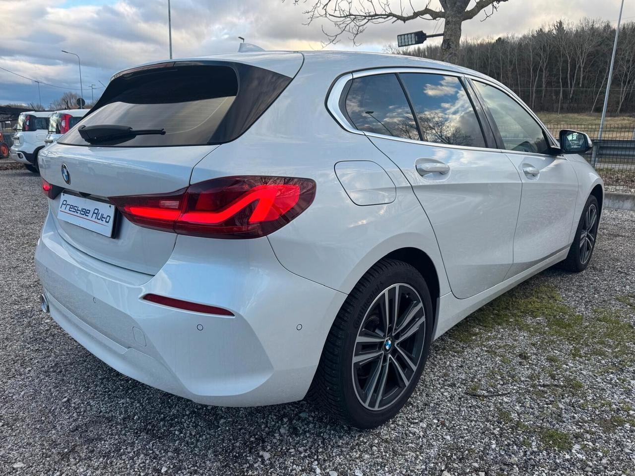 BMW 116d 5p. Sport AUTO LED NAVI RETROCAMERA