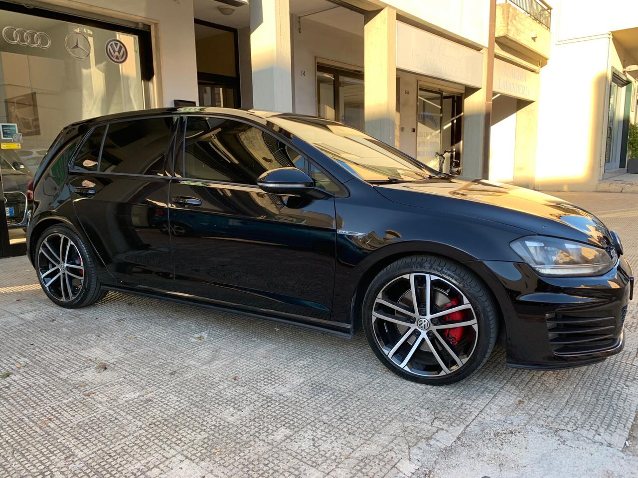 Volkswagen Golf 2.0 TDI DSG 5p.