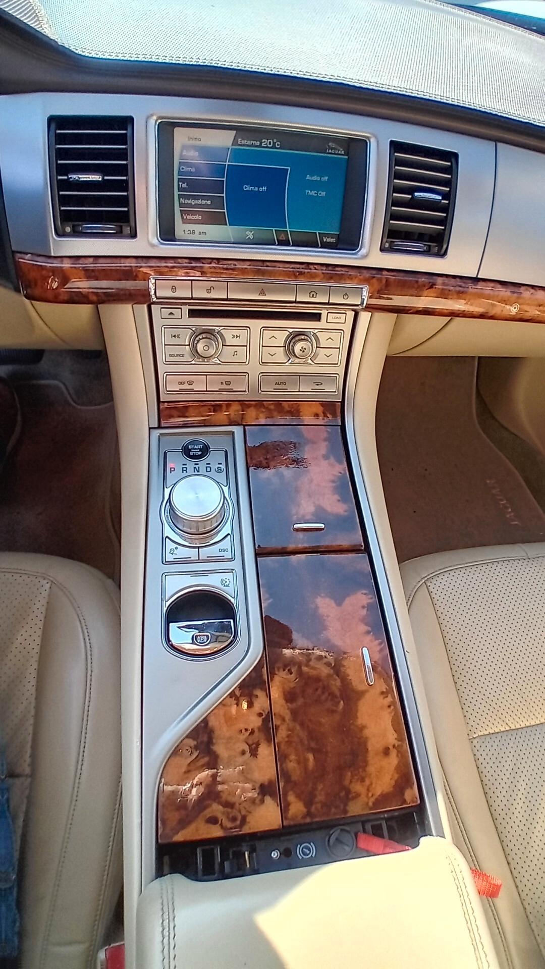 Jaguar XF 2.7D V6 Premium Luxury