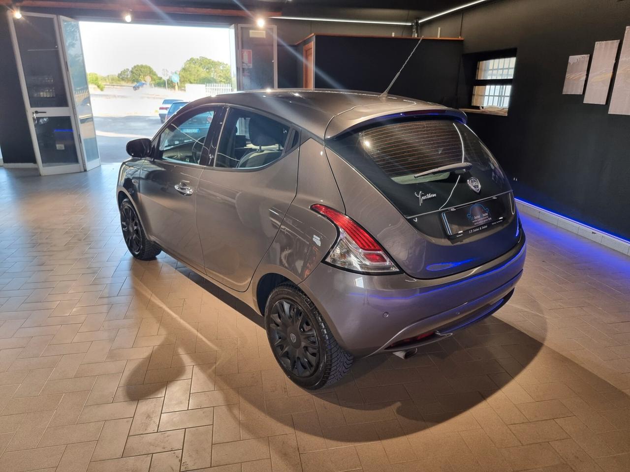 Lancia Ypsilon 1.2 69 CV 5 porte Gold