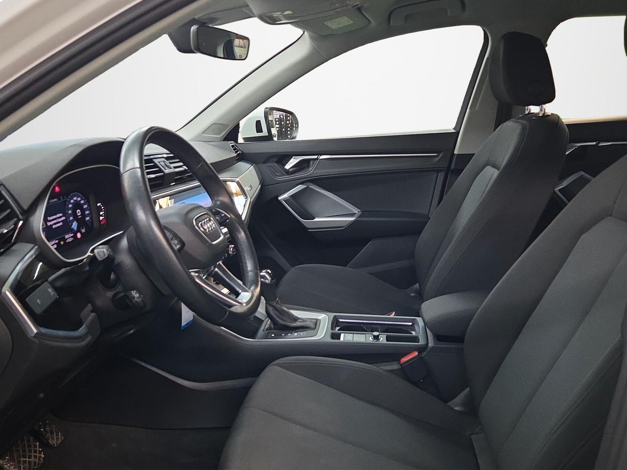 Audi Q3 45 TFSI e S tronic Business