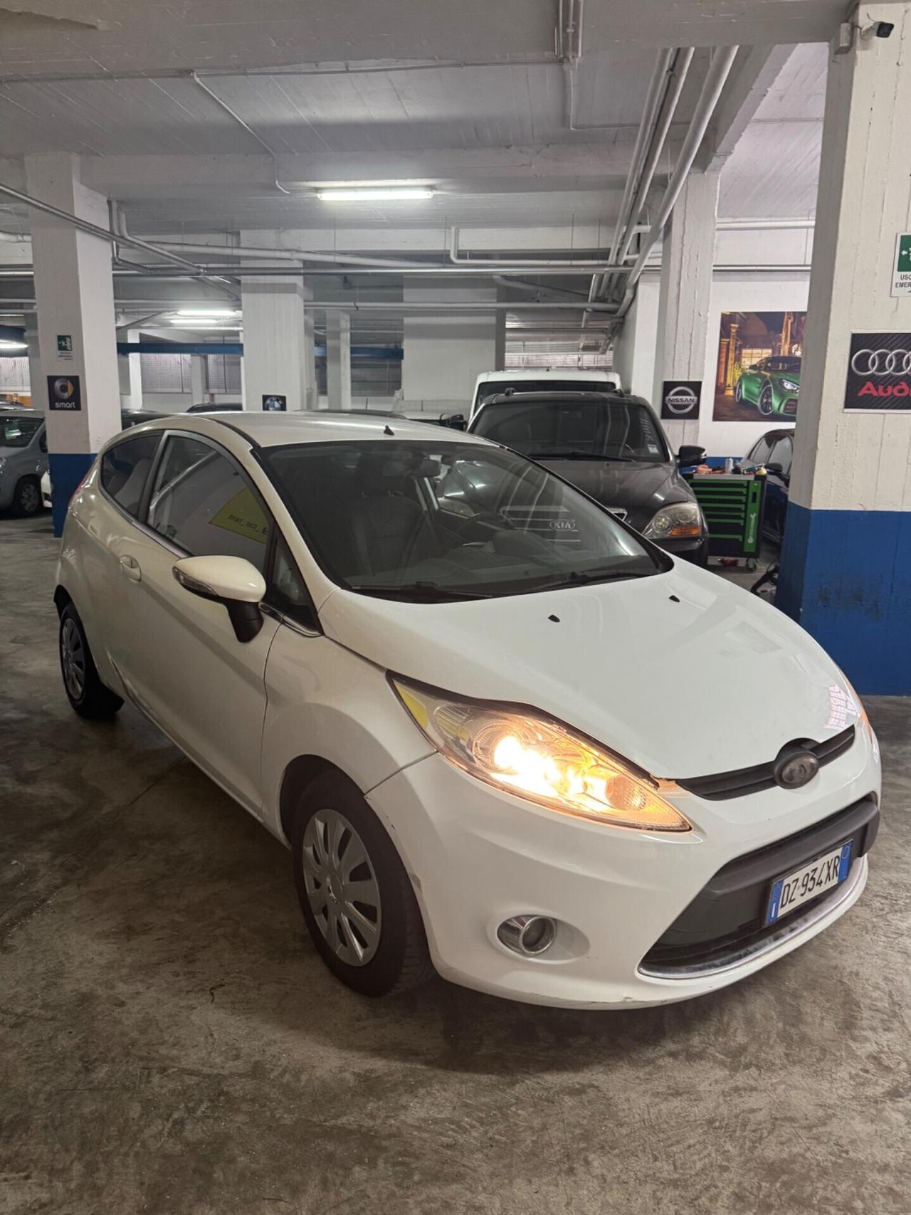 Ford Fiesta 1.4 TDCi 68CV 3 porte Titanium