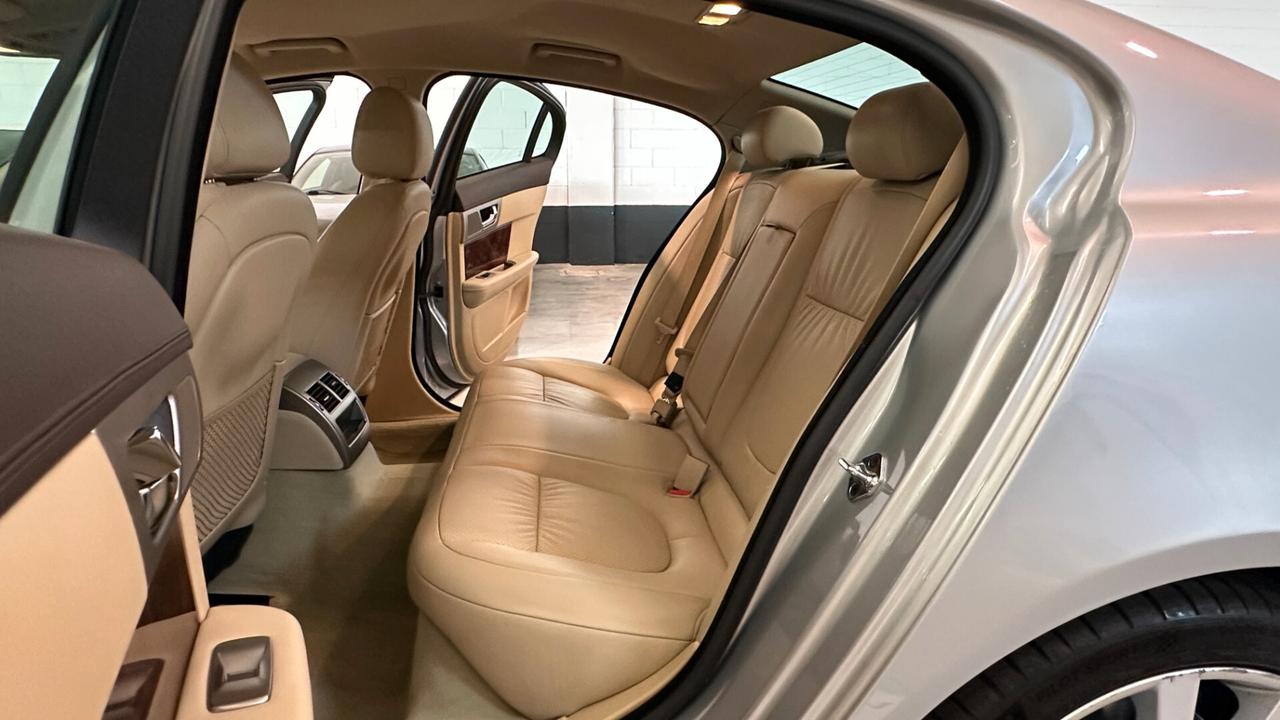 Jaguar XF 4.2 V8 Premium Luxury