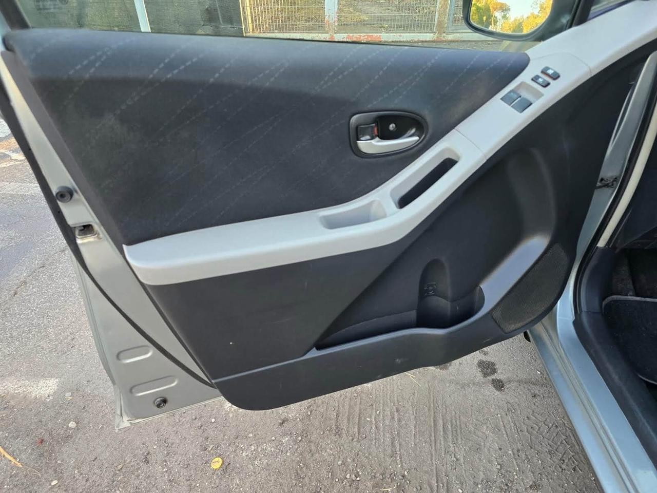 Toyota Yaris 1.3 5 porte Navi