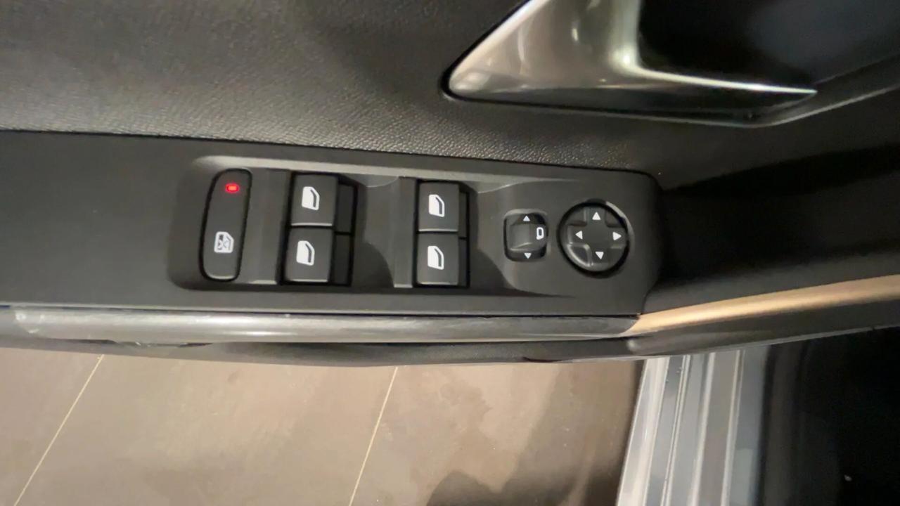 Lancia Ypsilon Hybrid e-DCT