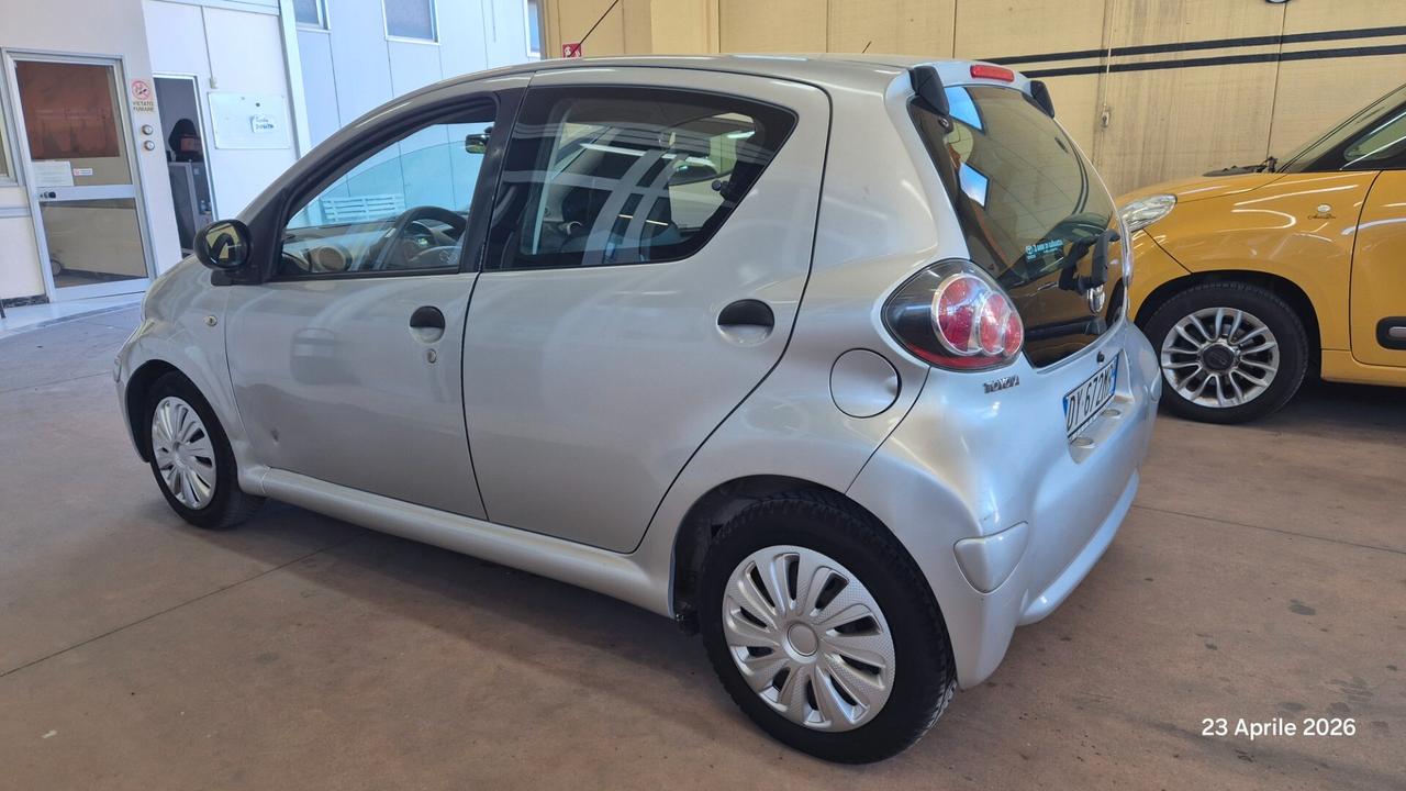 Toyota Aygo 1.0 12V VVT-i 5 porte Sol