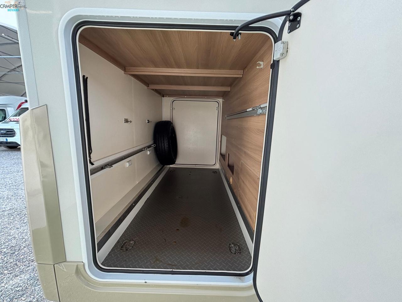 CI MAGIS 84 XT - SEMINTEGRALE CON LETTI GEMELLI IN CODA ED AMPIO GARAGE