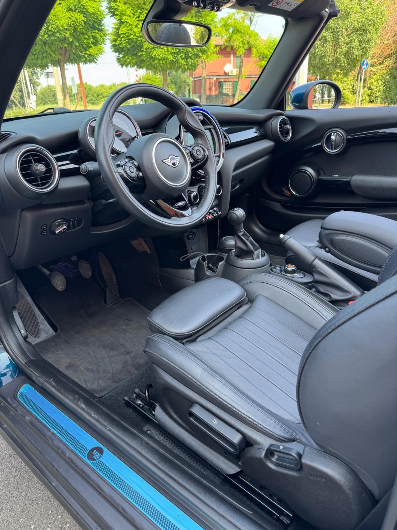 Mini 1.5 benzina One Cabrio si neopatentati