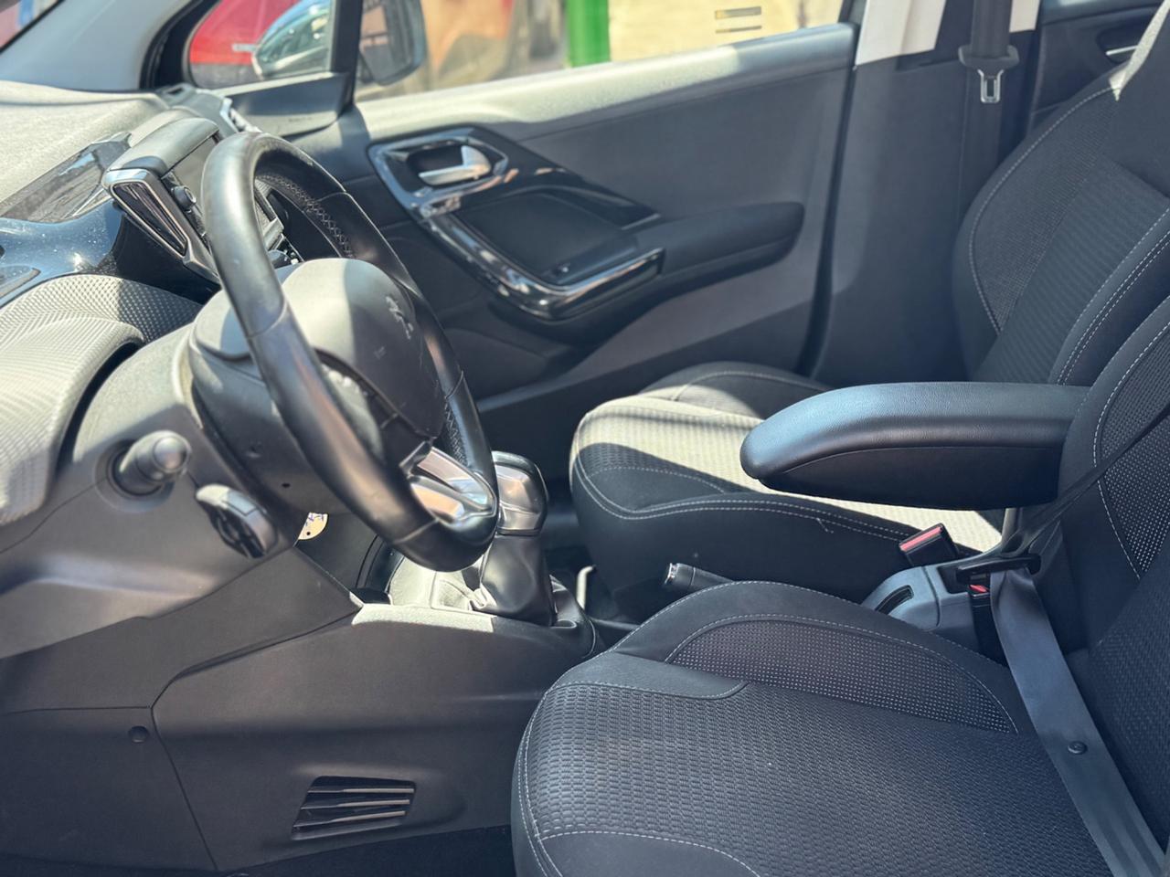 Peugeot 208 PureTech 82 5 porte Allure