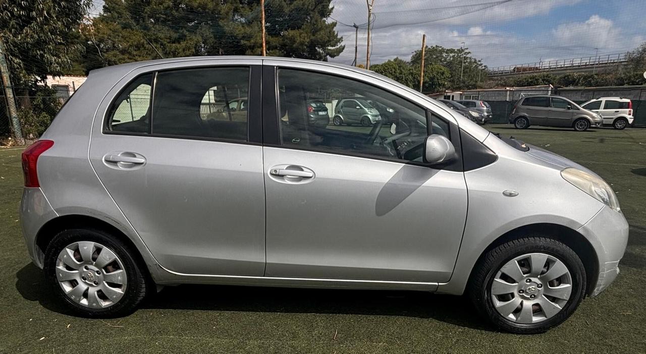 Toyota Yaris 1.0 5 porte