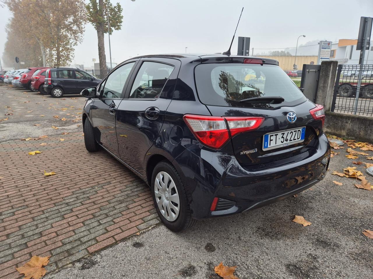 Toyota Yaris 1.5 Hyb Business --24 MESI GARANZIA!!