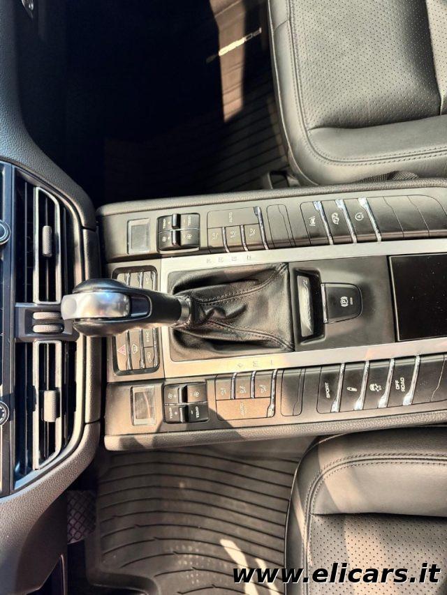 PORSCHE Macan 2.0