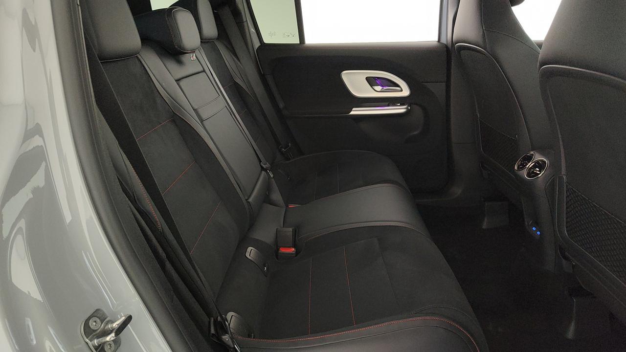 Mercedes-Benz GLB 250+ con tecnologia EQ