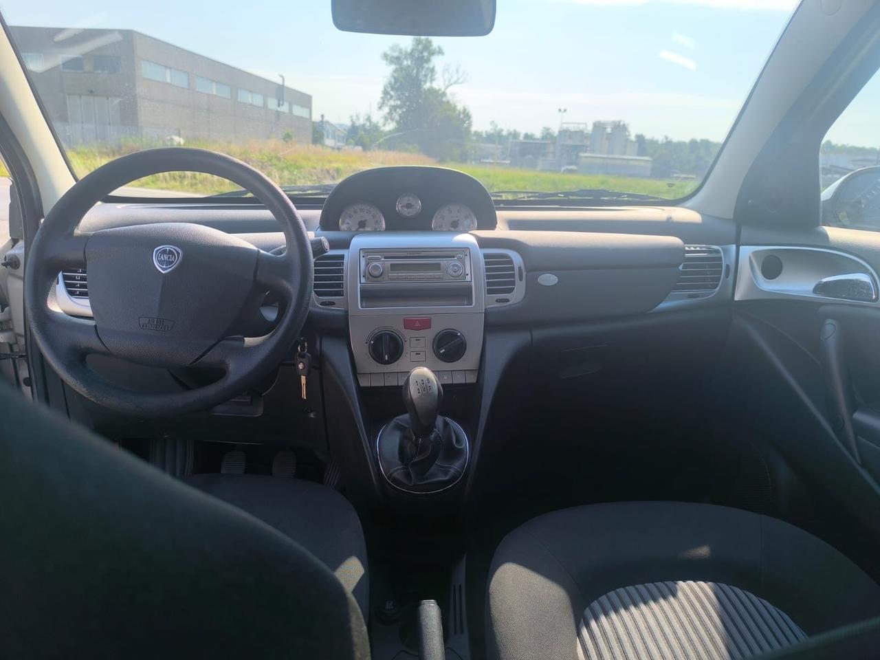 Lancia Ypsilon 1.3 MJT 75 CV Argento