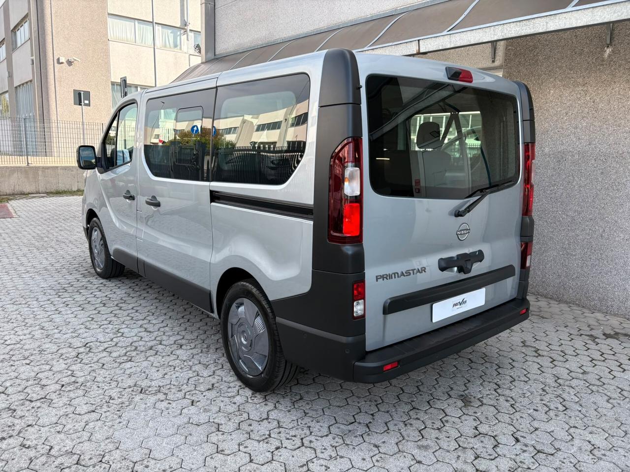 9 POSTI Nissan Primastar 2.0 dCi 150CV Aut PC-TN Bus N-Connecta