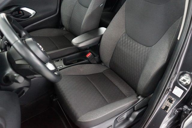 TOYOTA Yaris 1.5 Hybrid 5 porte Business