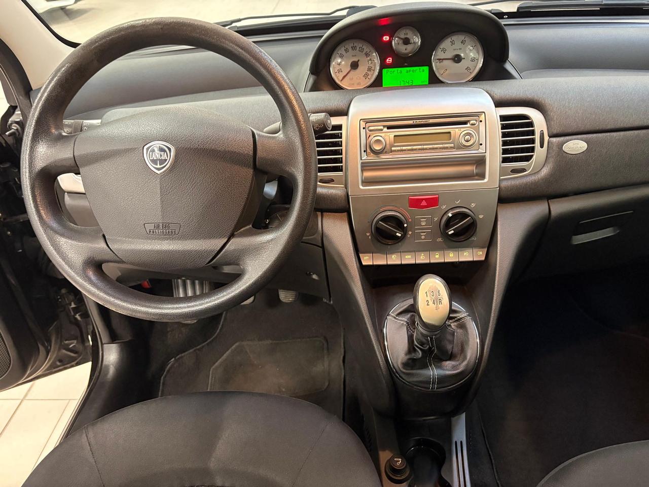 Lancia Ypsilon 1.2 8v Argento