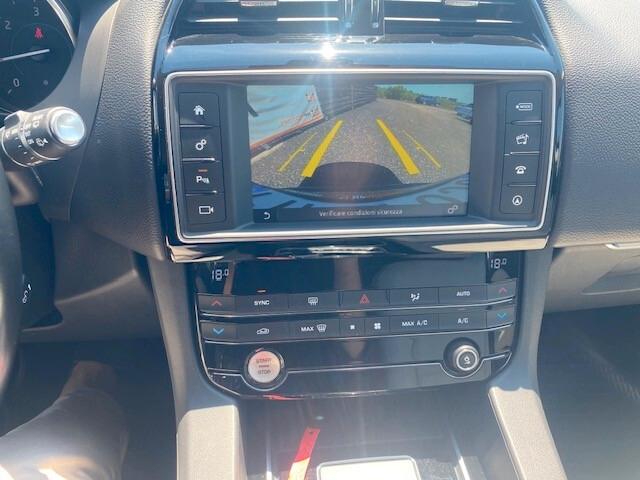 Jaguar F-Pace 2.0 D 180 CV Prestige