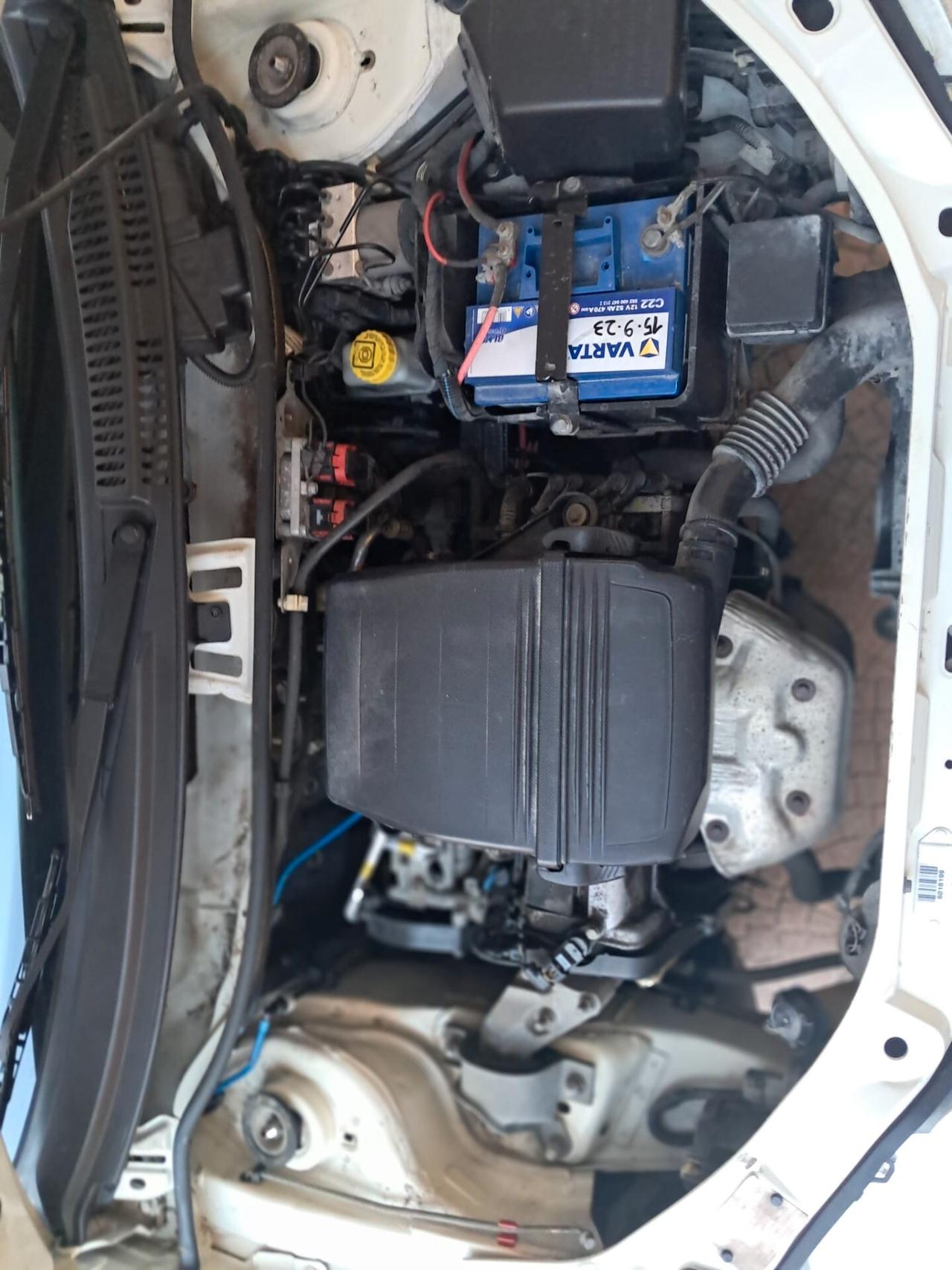 FIAT PUNTO 1.2 5PORTE-NEOPATENTATI-Euro 2690