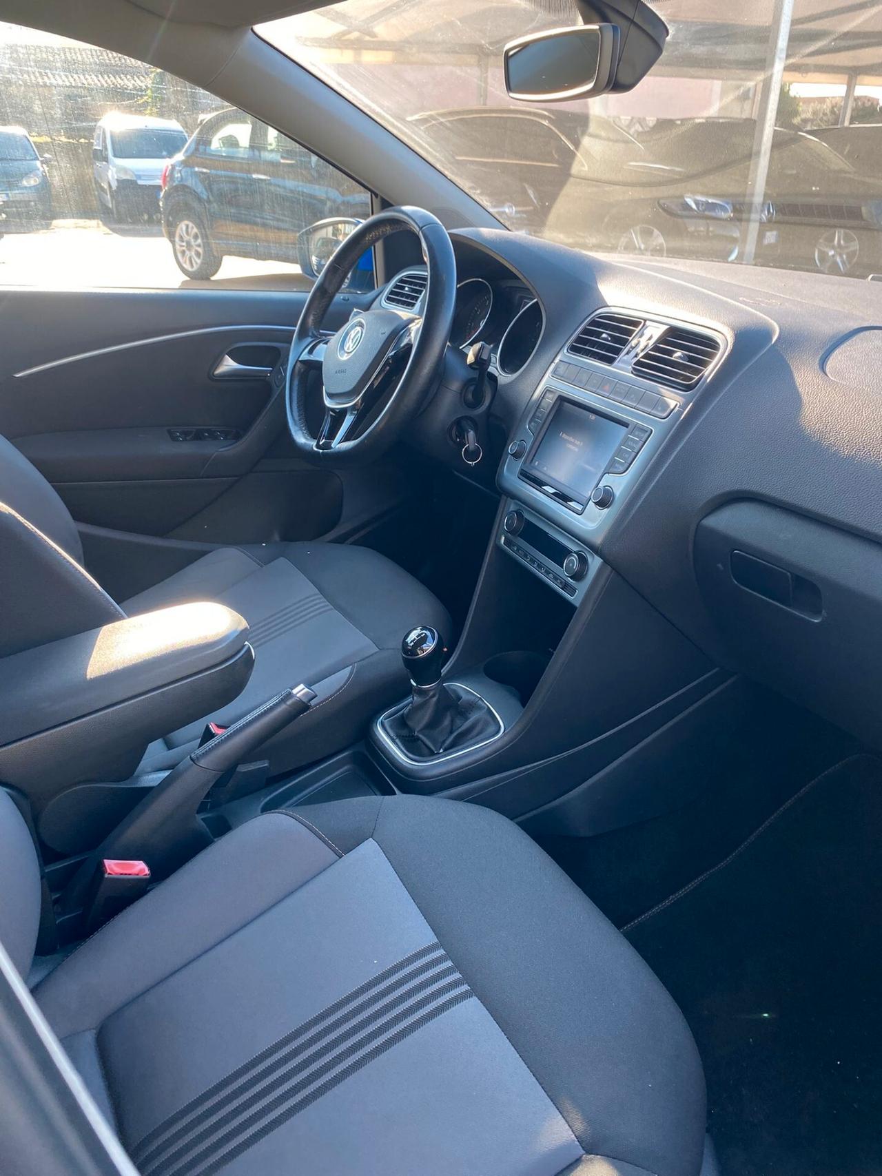 Volkswagen Polo 1.0 5A SERIE MPI 5P Bussines