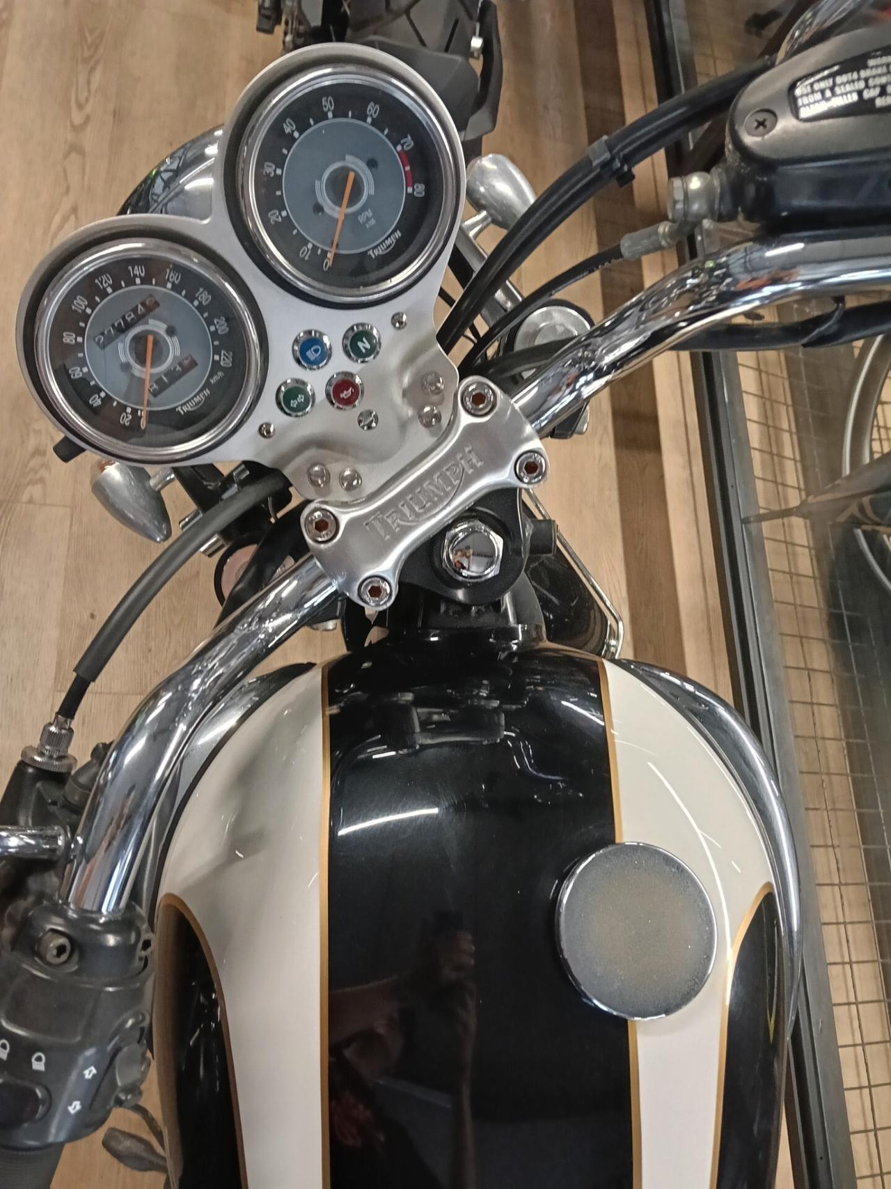 Triumph Bonneville T100 - 2004