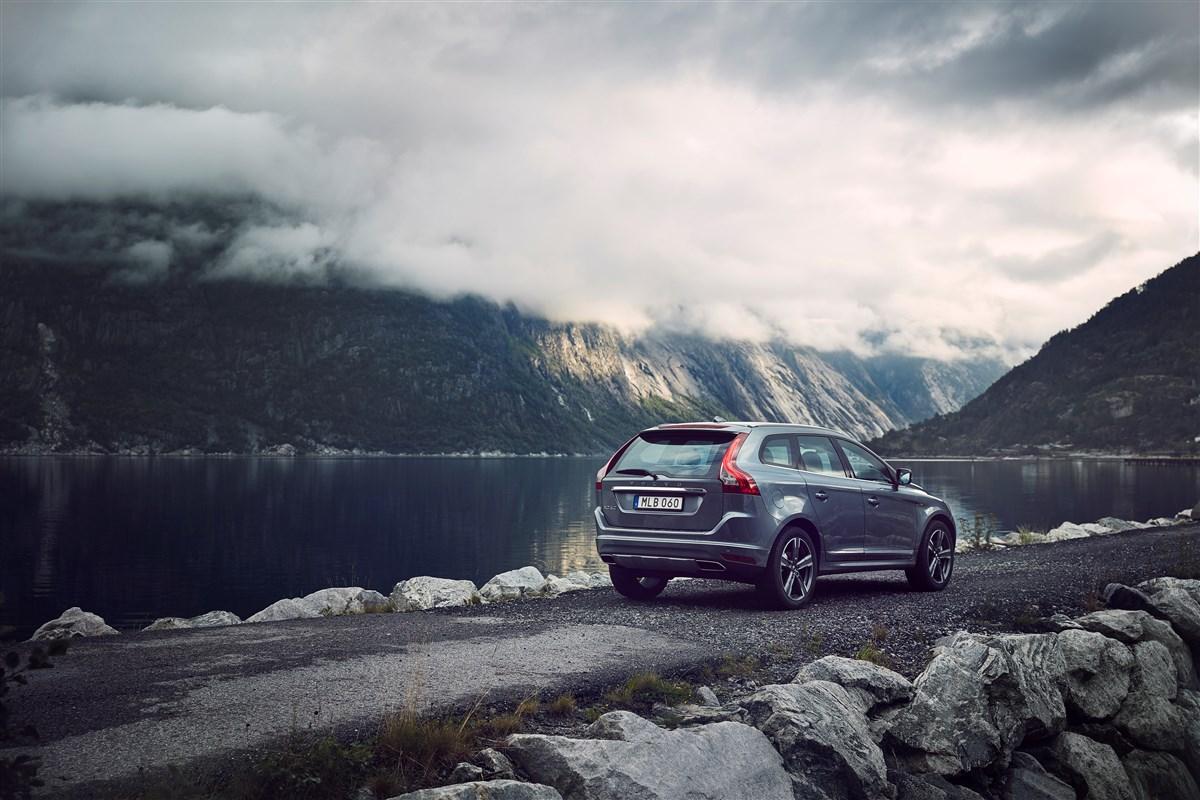 VOLVO XC60 II 2018 - XC60 2.0 b4 Business Plus awd geartronic my20