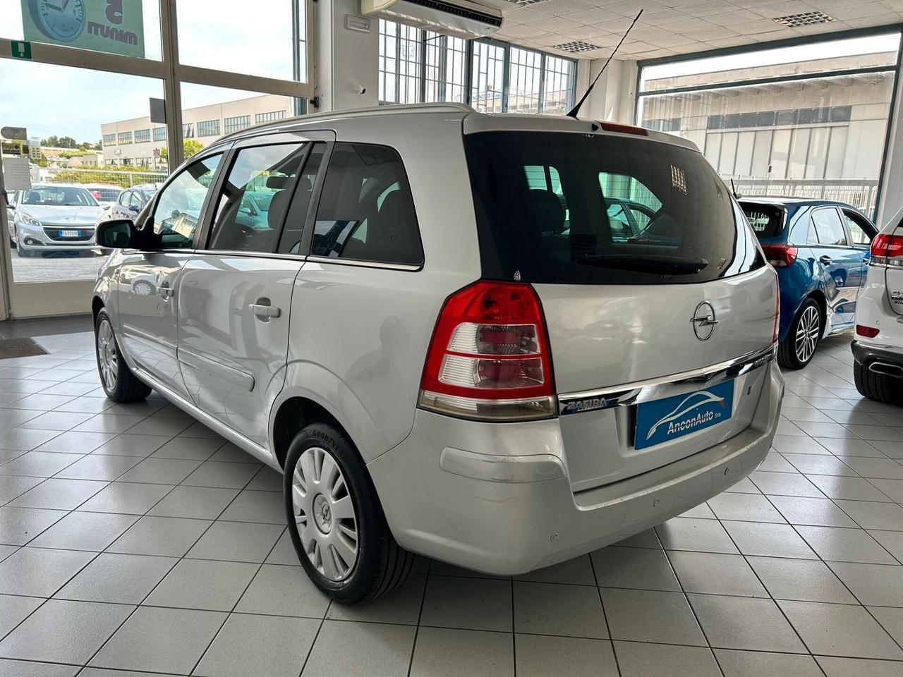 Opel Zafira 1.6 Turbo EcoM 7 POSTI 2011